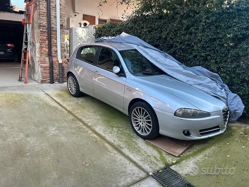 Usata Alfa Romeo 147 105 CV (77 kW) 2007 Utilitaria