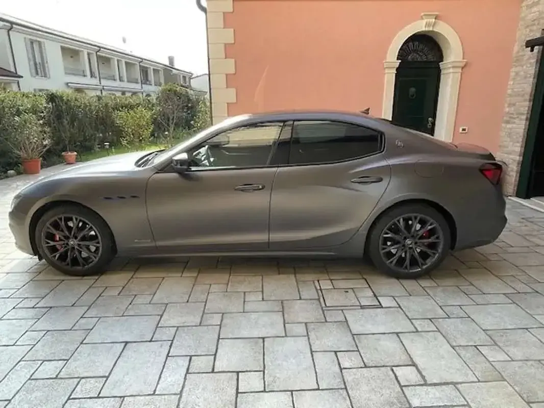 Usata Maserati GranSport 330 CV (242 kW) 2022 Grigio Berlina