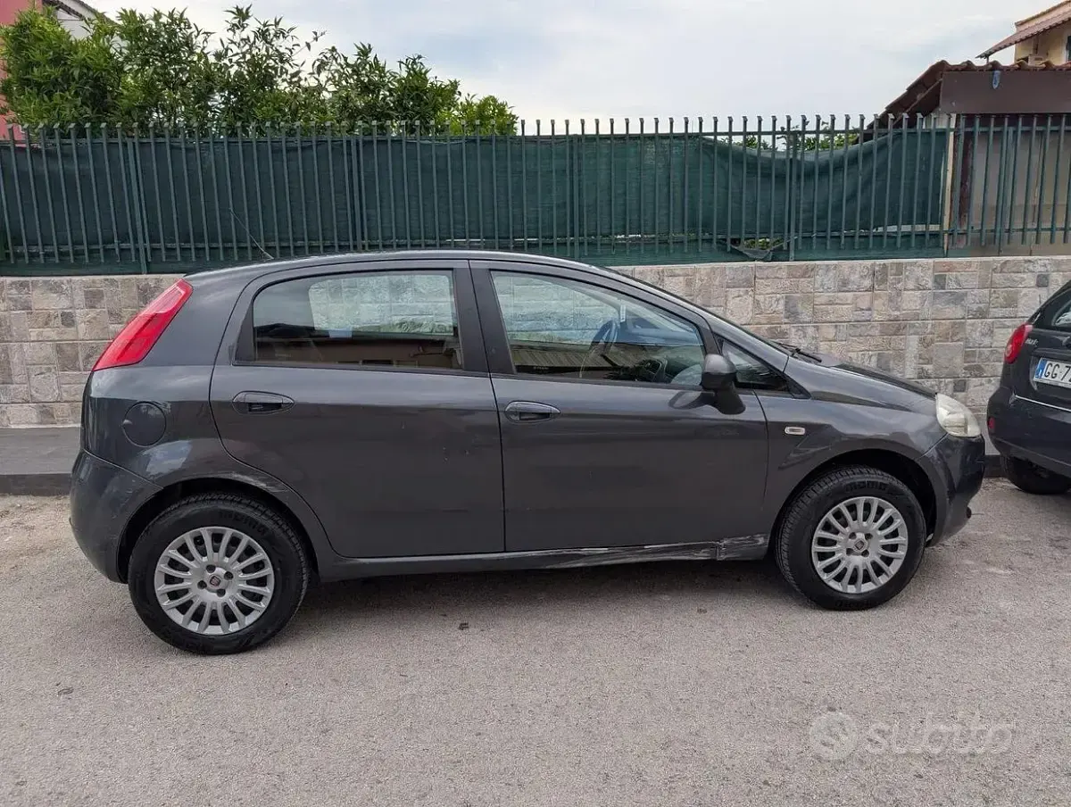 Usata Fiat Grande Punto 77 CV (56 kW) 2009 Grigio Utilitaria