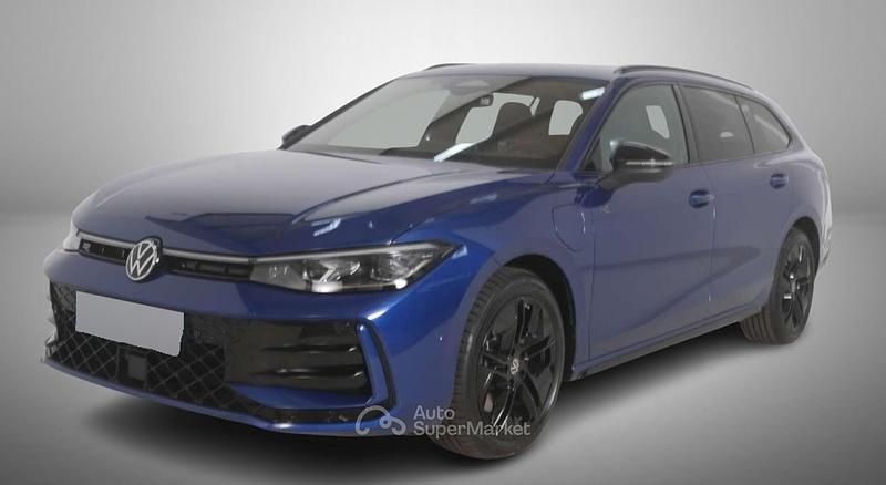 Usata VW Passat Style 273 CV (200 kW) 2025 Blu Station wagon