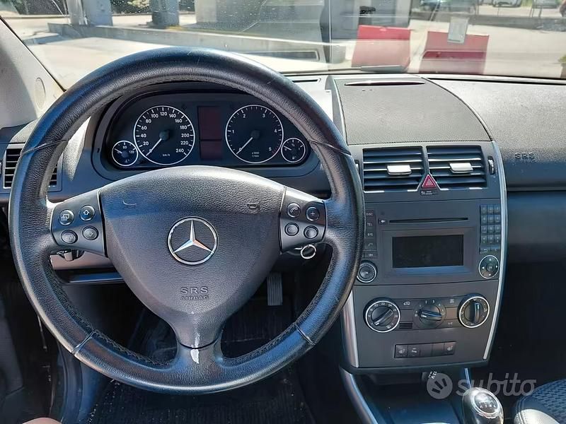Occasion Mercedes A180 Avantgarde 109 ch (80 kW) 2011 Berline