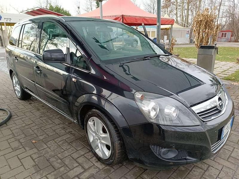 Usata Opel Zafira 140 CV (102 kW) 2011 Nero Monovolume