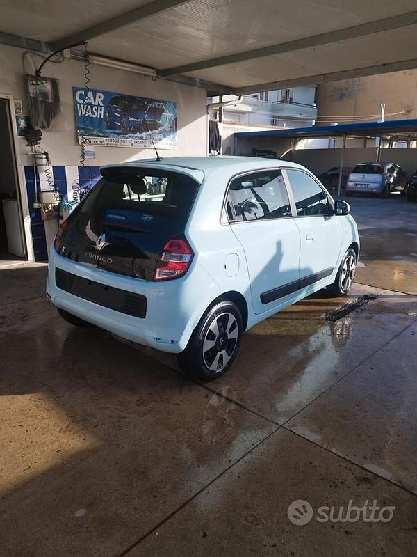 Usata Renault Twingo SE 70 CV (51 kW) 2015 Blu Utilitaria
