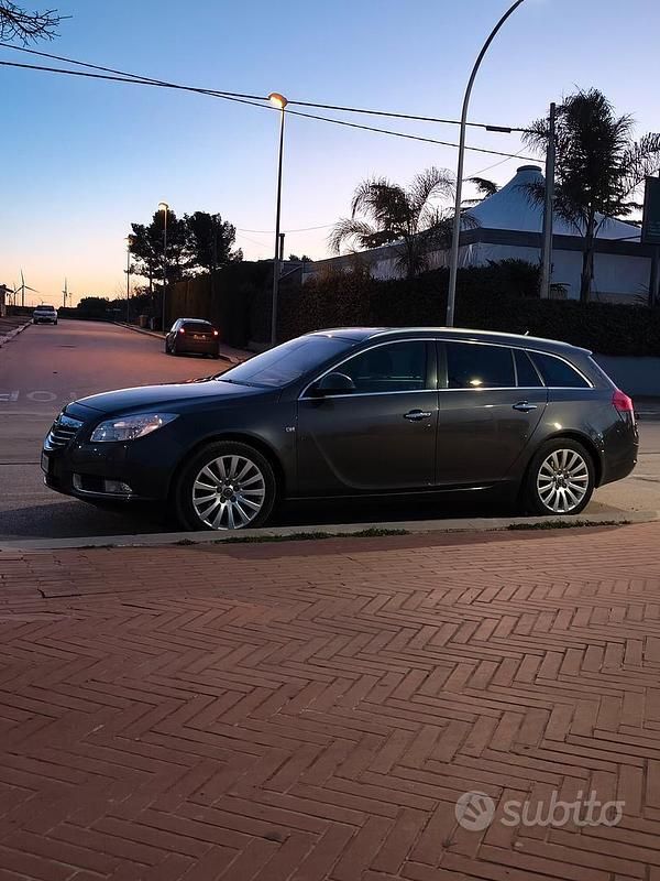 Usata Opel Insignia 140 CV (102 kW) 2011 Grigio Station wagon