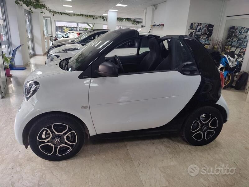 Usata Smart ForTwo Electric Drive Passion 60 kW (82 CV) 2018 Bianco Cabrio