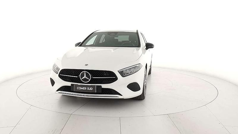 Bianco Usata 2023 Mercedes A250 Advanced Tre volumi | 32.900 € (Molto cara) - Immagine 1/4