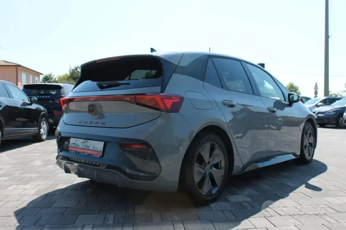 Usata Cupra Born e-Boost 69 kW (95 CV) 2023 Grigio Utilitaria