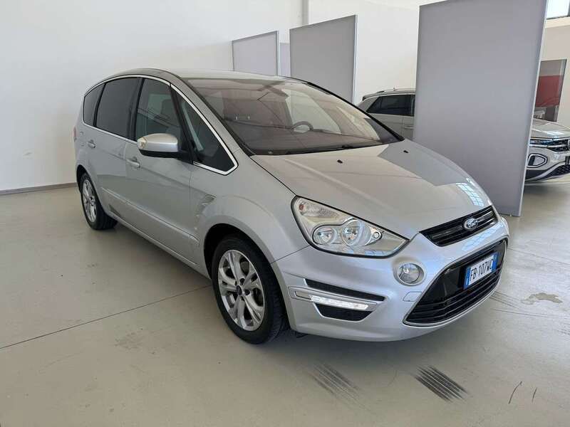 Usata Ford S-MAX Titanium 163 CV (119 kW) 2016 Argento Monovolume