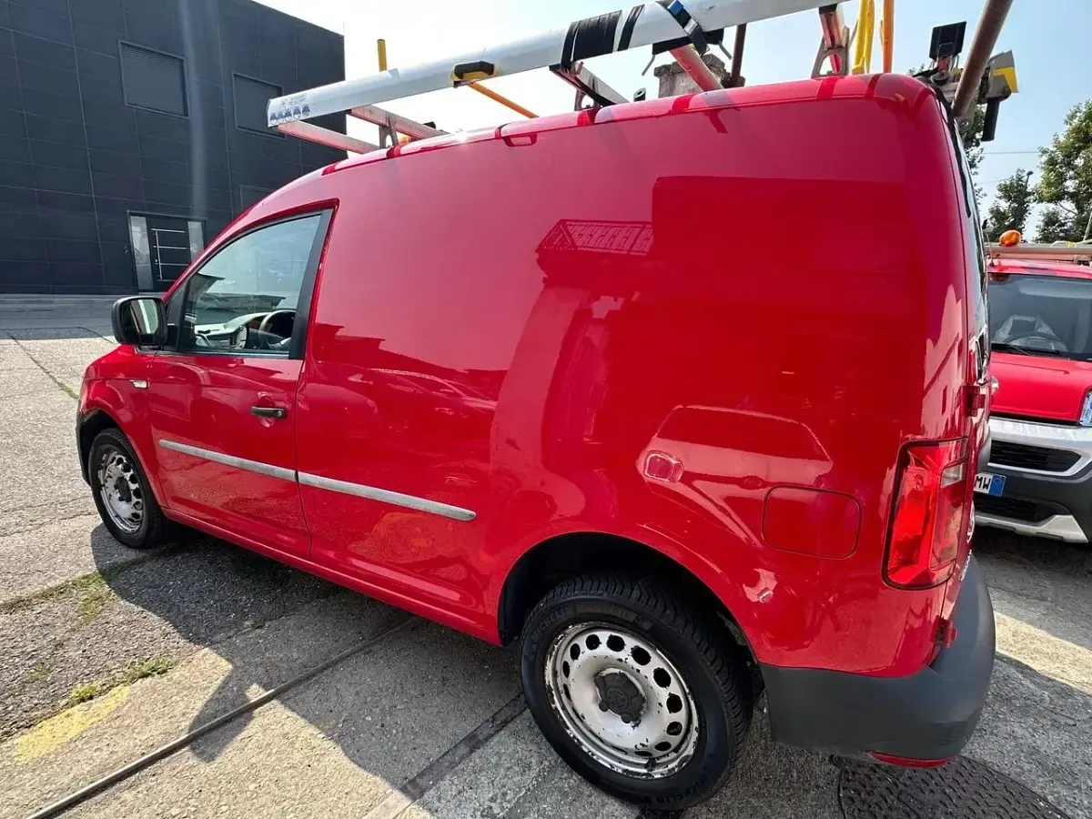 Usata VW Caddy 122 CV (89 kW) 2017 Rosso Monovolume