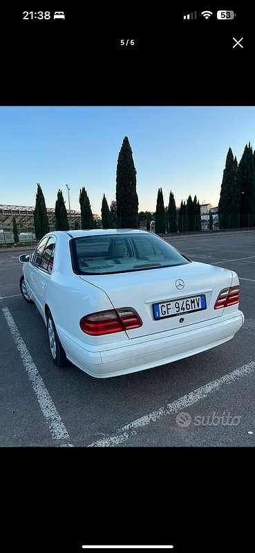 Usata Mercedes E320 Classic 197 CV (144 kW) 2000 Berlina