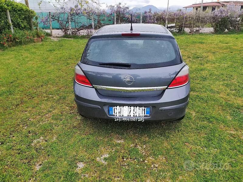 Usata Opel Astra 101 CV (74 kW) 2005 Grigio Berlina