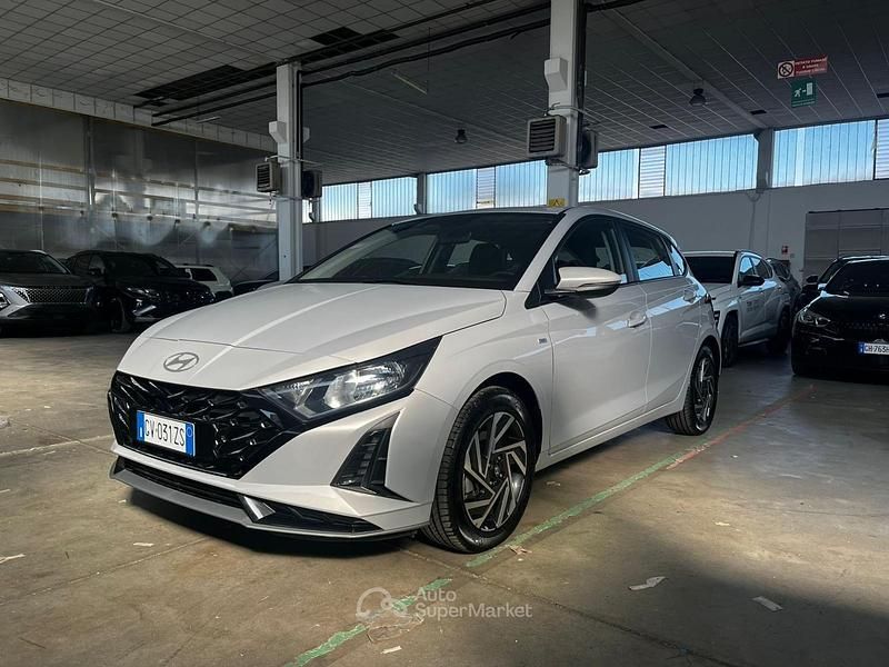 Usata Hyundai i20 101 CV (74 kW) 2024 Bianco Utilitaria