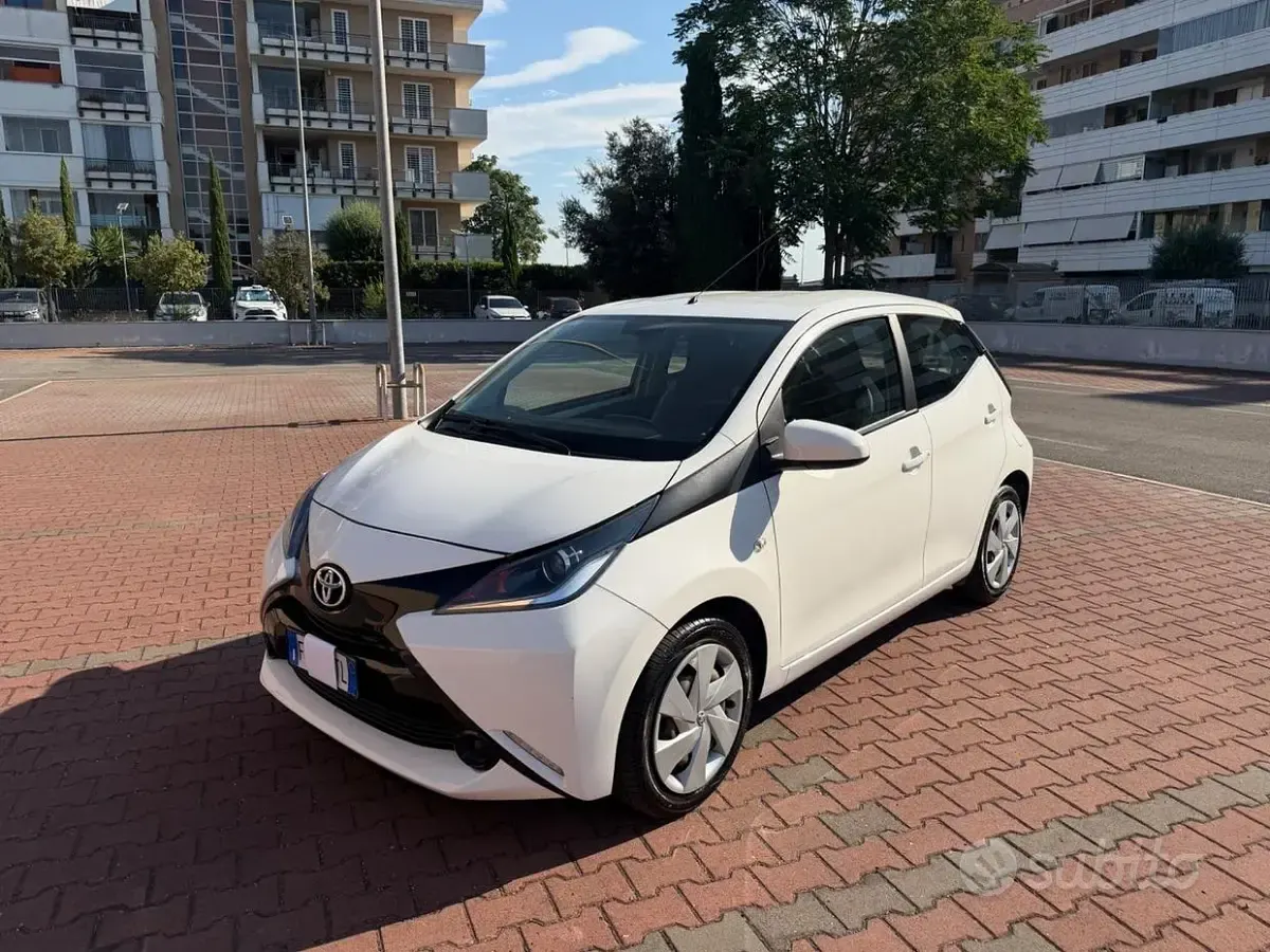 Usata Toyota Aygo 69 CV (50 kW) 2016 Bianco Utilitaria