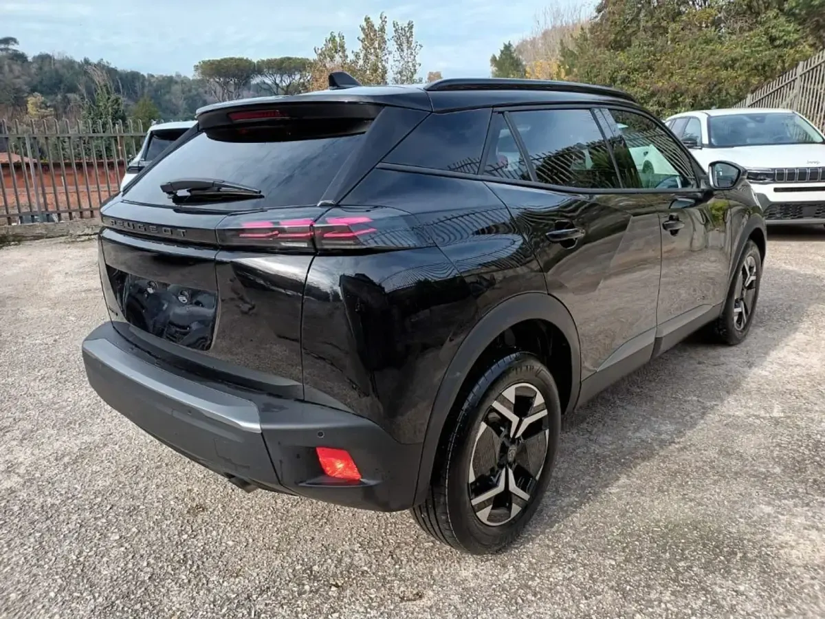 Usata Peugeot 2008 Allure 101 CV (74 kW) 2025 Nero SUV