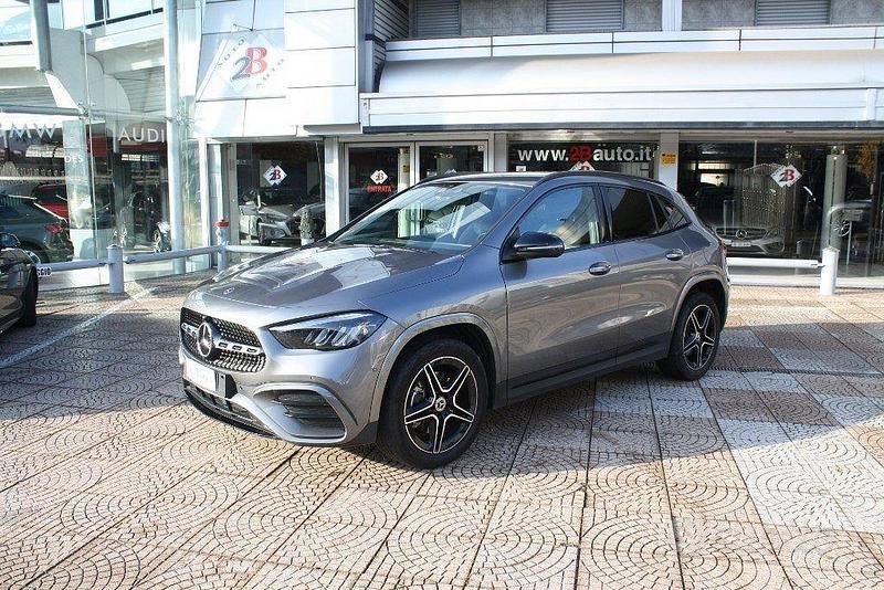 Grigio Usata 2023 Mercedes GLA250 AMG Line Premium SUV | 39.900 € (Buon prezzo) - Immagine 1/4
