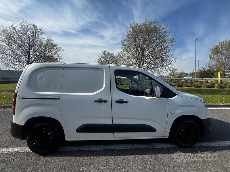 Occasion Opel Combo 105 ch (77 kW) 2019 Blanc Monospace