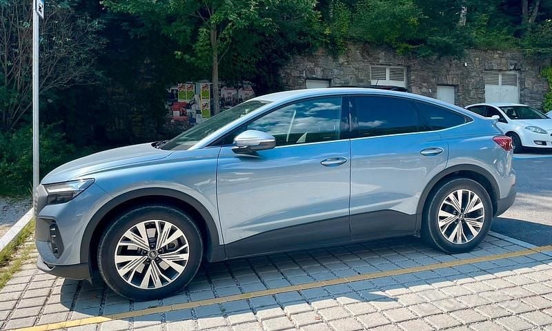 Usata 2023 Audi Q4 Sportback e-tron Business SUV | 33.900 € (Buon prezzo) - Immagine 1/4