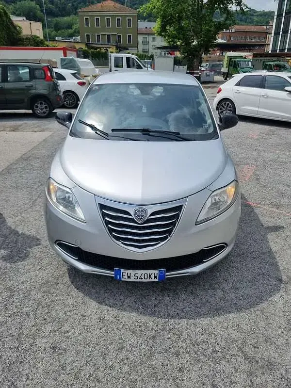 Usata Lancia Ypsilon Gold 69 CV (50 kW) 2014 Utilitaria