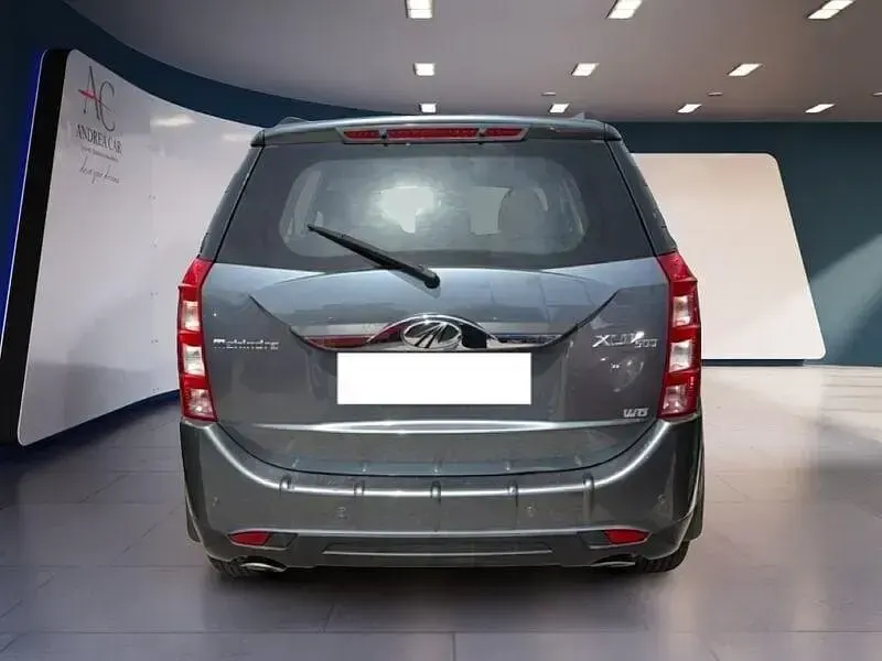 Usata Mahindra XUV500 140 CV (102 kW) 2019 Grigio SUV