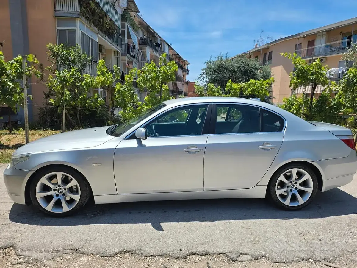 Usata BMW 530 Comfort Edition 218 CV (160 kW) 2004 Grigio Berlina
