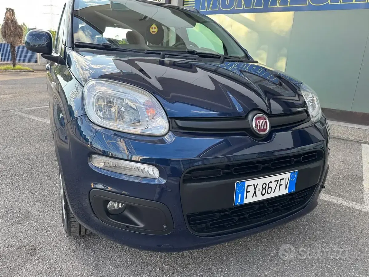 Usata Fiat Panda Lounge 69 CV (50 kW) 2019 Bluazzurro Utilitaria