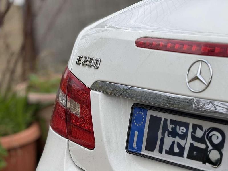 Usata Mercedes E250 Avantgarde 204 CV (150 kW) 2009 Bianco Coupé