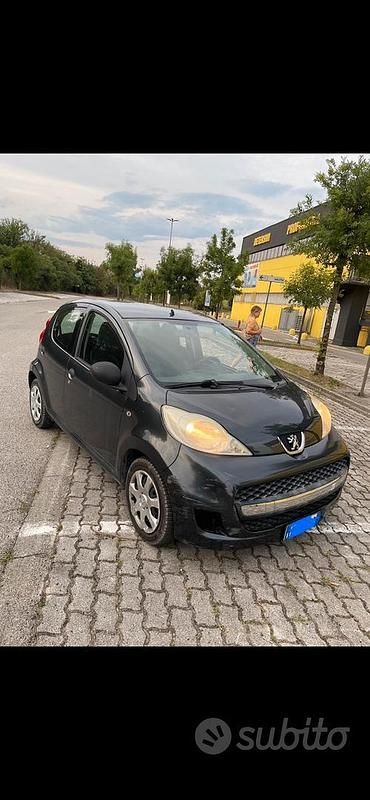 Usata Peugeot 107 68 CV (50 kW) 2011 Grigio Utilitaria