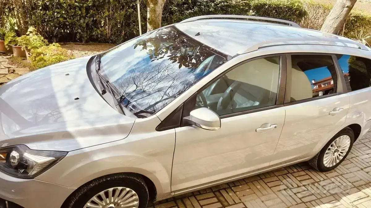 Usata Ford Focus 90 CV (66 kW) 2009 Grigio Station wagon