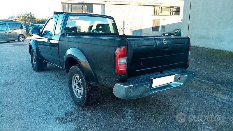 Usata Nissan Navara 133 CV (97 kW) 2002 Nero Pick-up