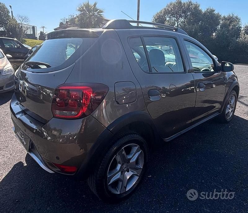 Usata Dacia Sandero Stepway 90 CV (66 kW) 2017 Marrone Berlina