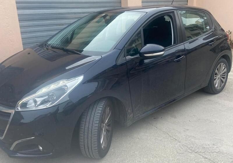 Usata Peugeot 208 102 CV (75 kW) 2018 Blu Utilitaria