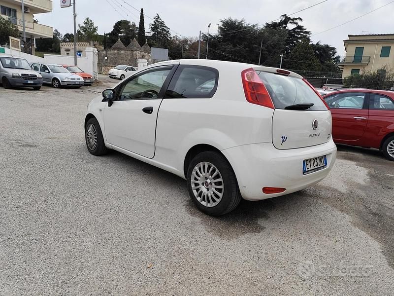 Usata Fiat Punto Young 85 CV (62 kW) 2015 Bianco Utilitaria