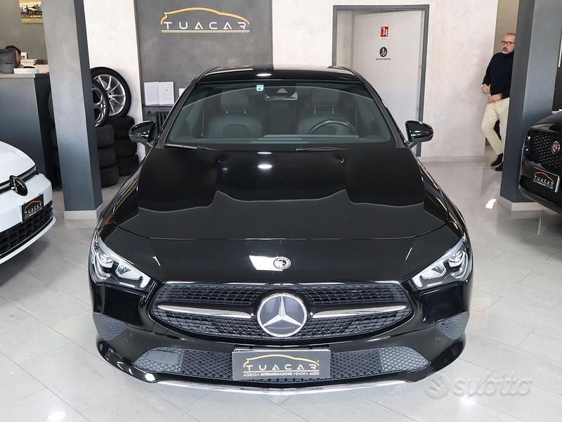 Usata Mercedes CLA200 150 CV (110 kW) 2020 Nero Station wagon