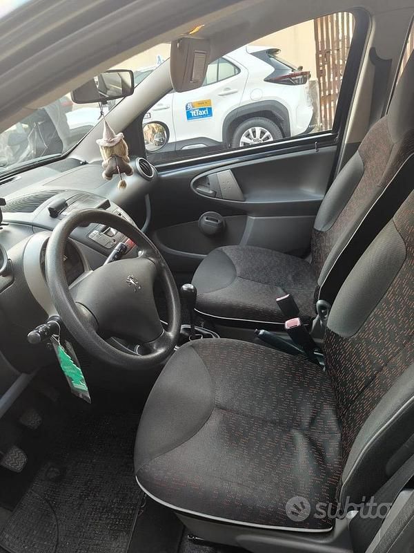 Usata Peugeot 107 68 CV (50 kW) 2011 Nero Utilitaria