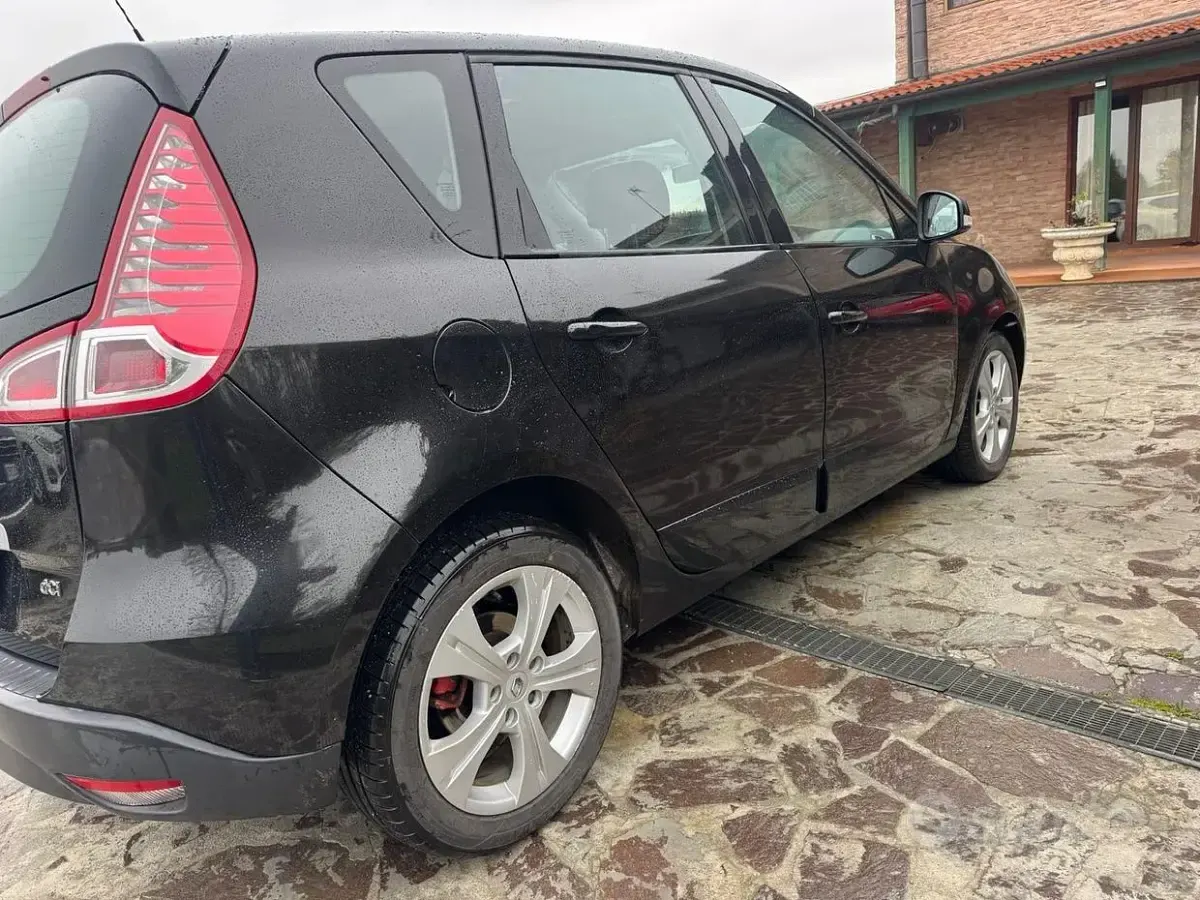 Usata Renault Scénic III Luxe 110 CV (80 kW) 2010 Nero Monovolume