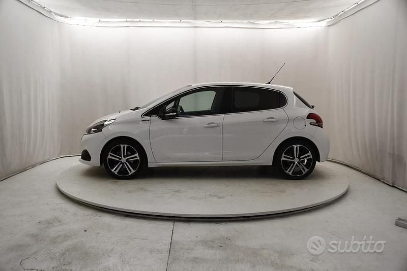 Gebraucht Peugeot 208 GT-line 120 PS (88 kW) 2018 Weiß Kleinwagen
