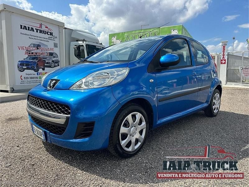 Blu/azzurro Usata 2010 Peugeot 107 Due volumi | 3900 € (Buon prezzo) - Immagine 1/4