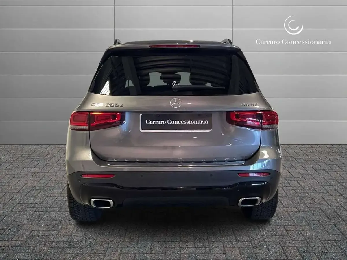 Usata Mercedes GLB200 150 CV (110 kW) 2020 Grigio montagna SUV
