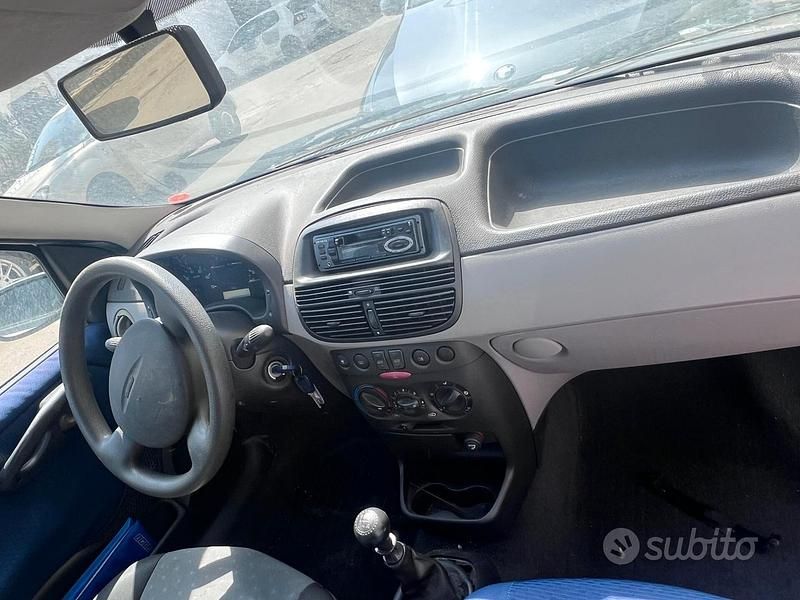 Usata Fiat Punto 60 CV (44 kW) 2000 Bianco Utilitaria
