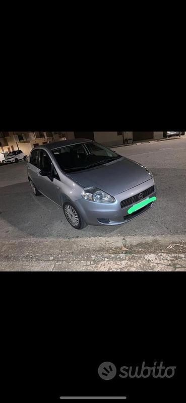 Grigio Usata 2007 Fiat Grande Punto Due volumi | 1800 € (Molto cara) - Immagine 1/4