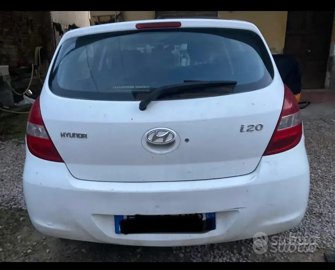 Usata Hyundai i20 78 CV (57 kW) 2011 Bianco Utilitaria