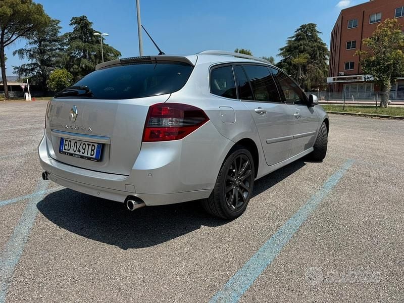 Usata Renault Laguna III 175 CV (128 kW) 2011 Grigio Station wagon