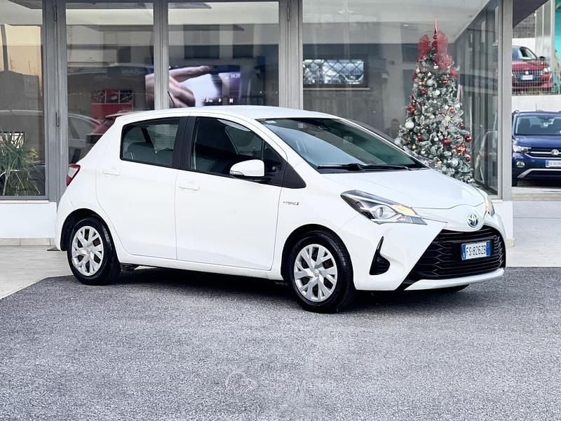 Usata Toyota Yaris Hybrid 73 CV (53 kW) 2018 Bianco Berlina