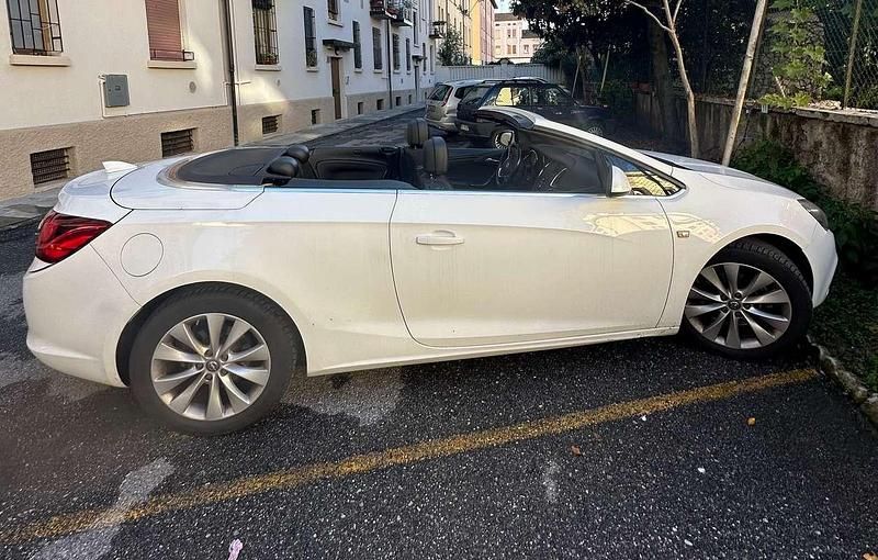 Usata 2016 Opel Cascada Cosmo Cabrio | 8800 € - Immagine 1/4
