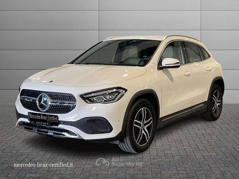 Bianco polare Usata 2021 Mercedes GLA200 SUV | 28.250 € (Buon prezzo) - Immagine 1/4