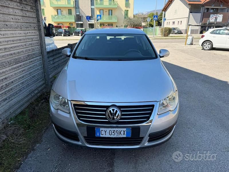 Usata VW Passat Comfortline 105 CV (77 kW) 2005 Grigio Berlina