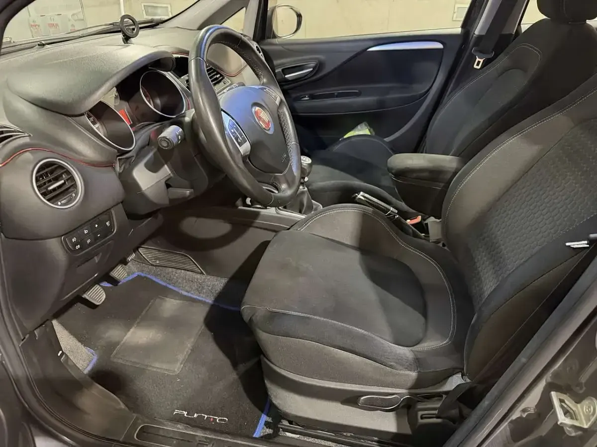 Usata Fiat Punto Lounge 69 CV (50 kW) 2016 Grigio Utilitaria