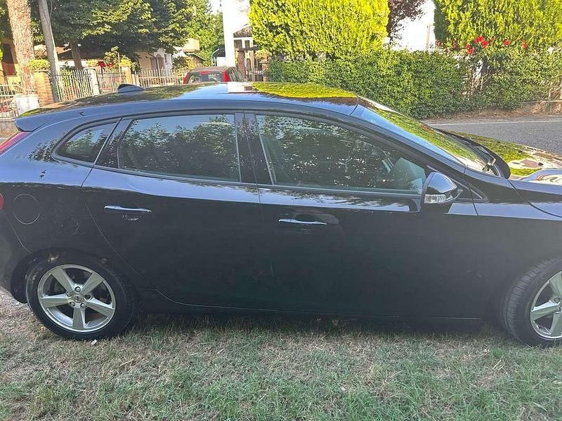 Usata Volvo V40 Inscription 120 CV (88 kW) 2017 Nero Berlina