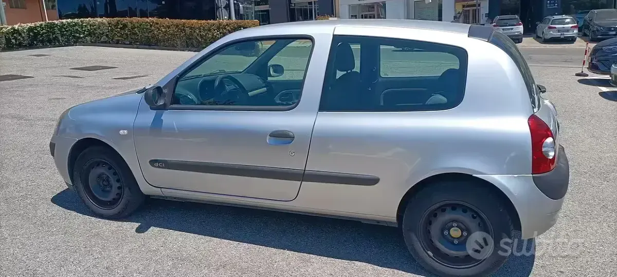 Usata Renault Clio II 65 CV (47 kW) 2005 Grigio Utilitaria