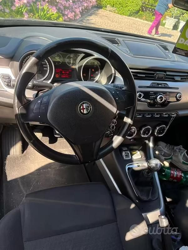 Usata Alfa Romeo Giulietta 105 CV (77 kW) 2012 Grigio Utilitaria